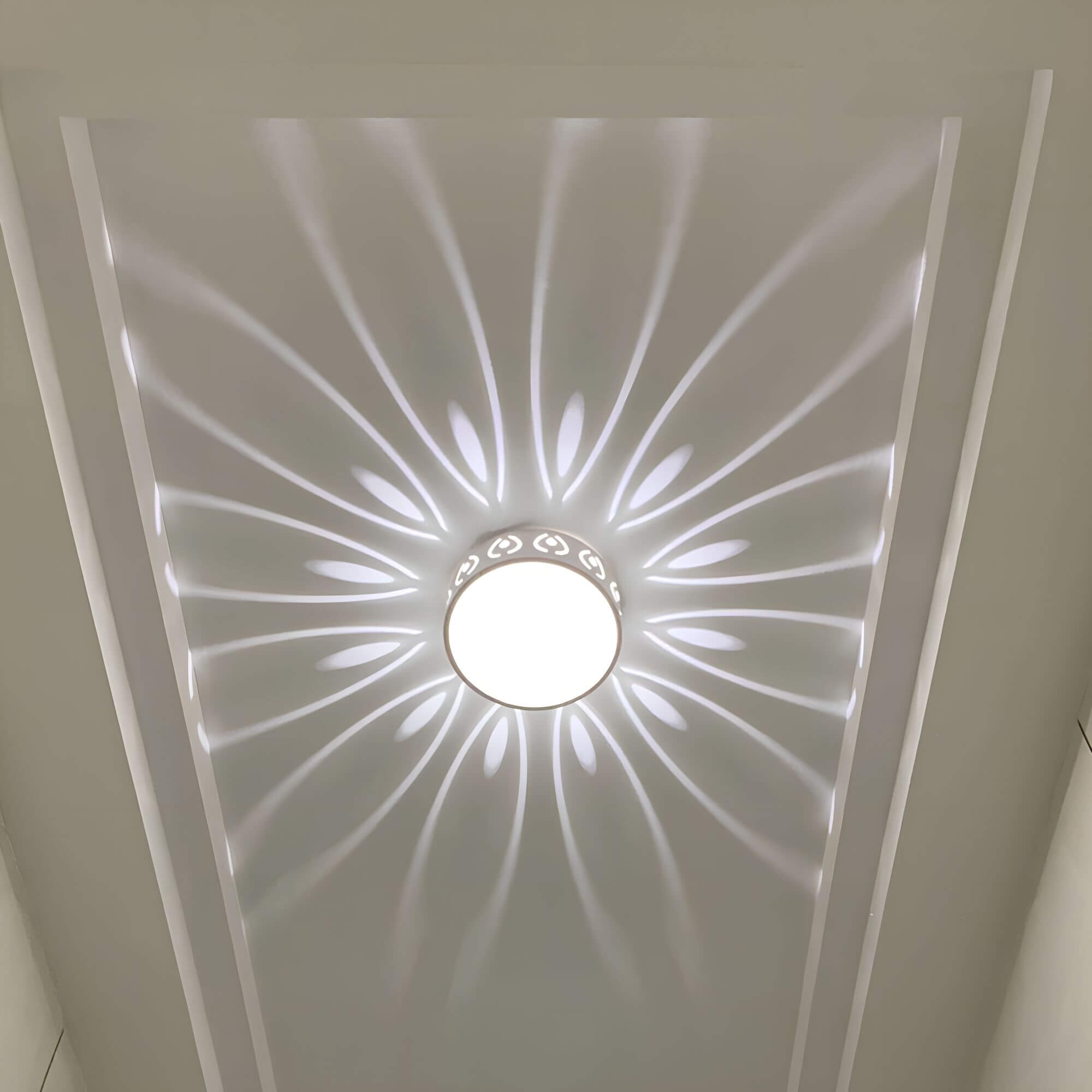 SlimLight - Elegante Lampada a LED da Soffitto per Stile Moderno