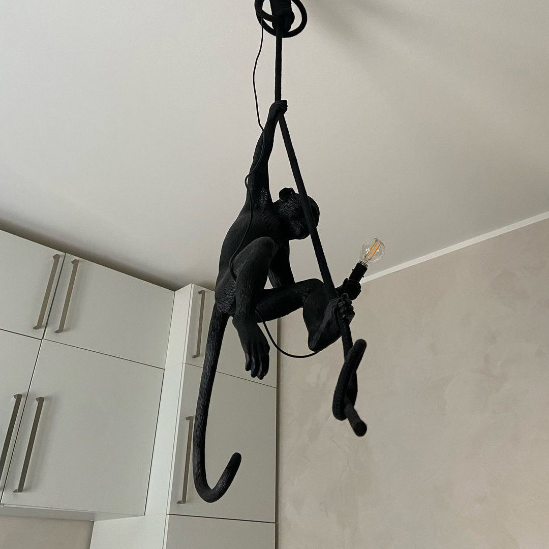 Lampada a sospensione Monkey | Oggetto di design scultoreo