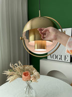 Lampada a sospensione a sfera deformata