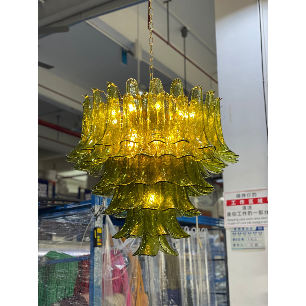 Lampadario in Vetro a Petali a Strati