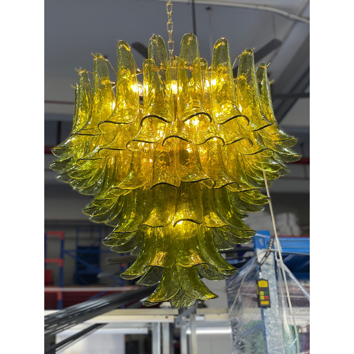 Lampadario in Vetro a Petali a Strati