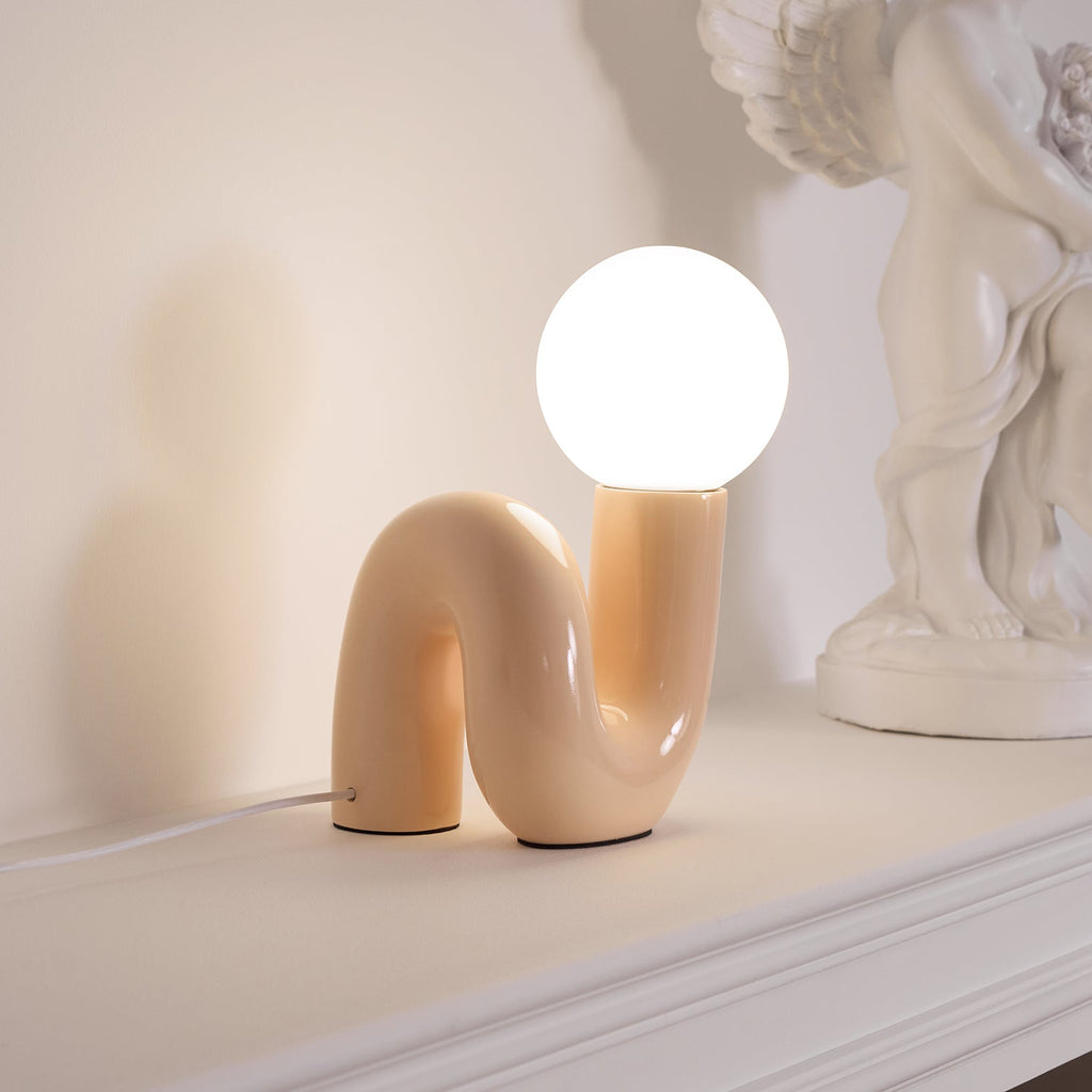 Lampada da Tavolo Giocosa a Forma di N
