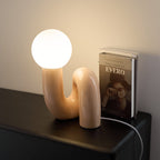 Lampada da Tavolo Giocosa a Forma di N