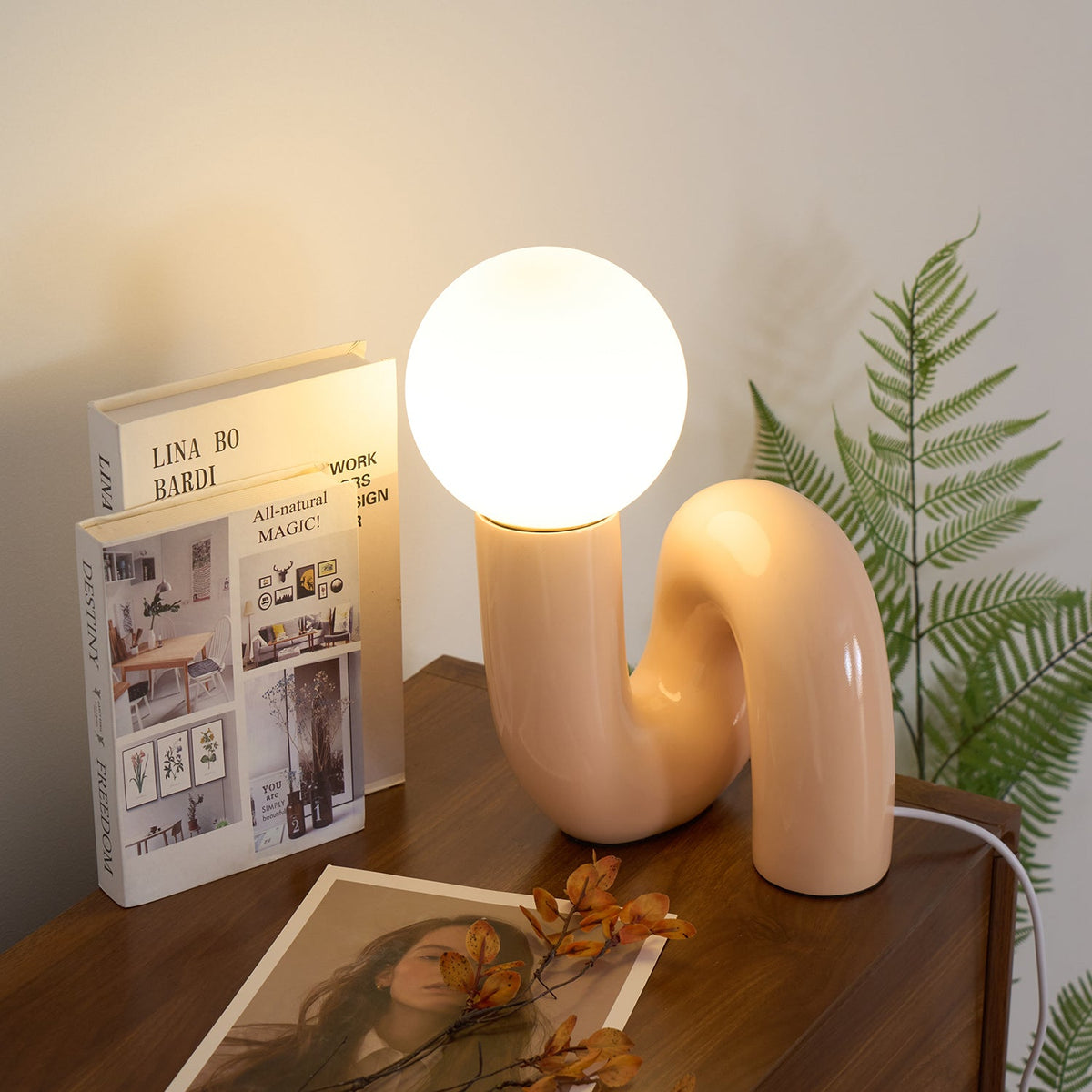 Lampada da Tavolo Giocosa a Forma di N