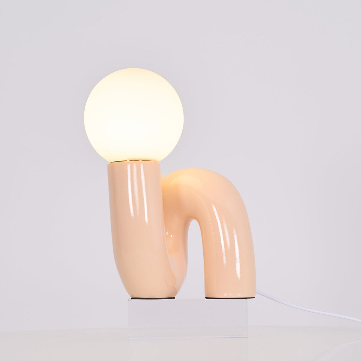 Lampada da Tavolo Giocosa a Forma di N