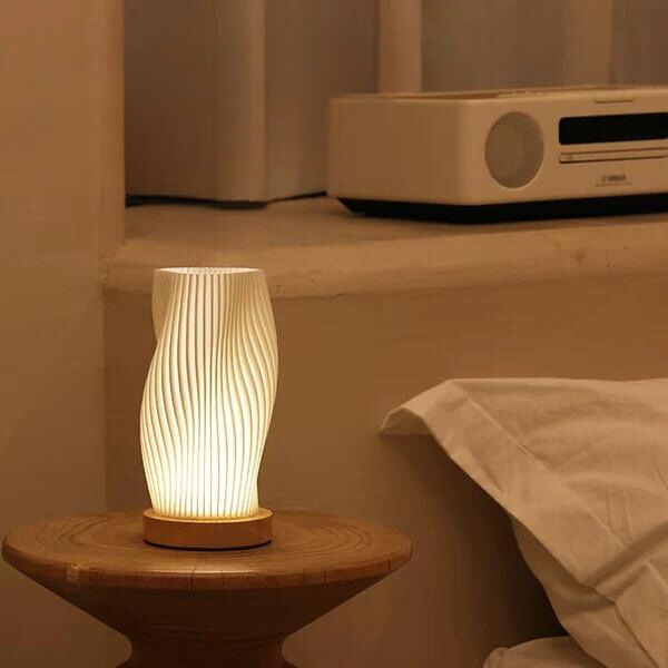WaveLuxe - Lampada USB elegante con doppie schermature