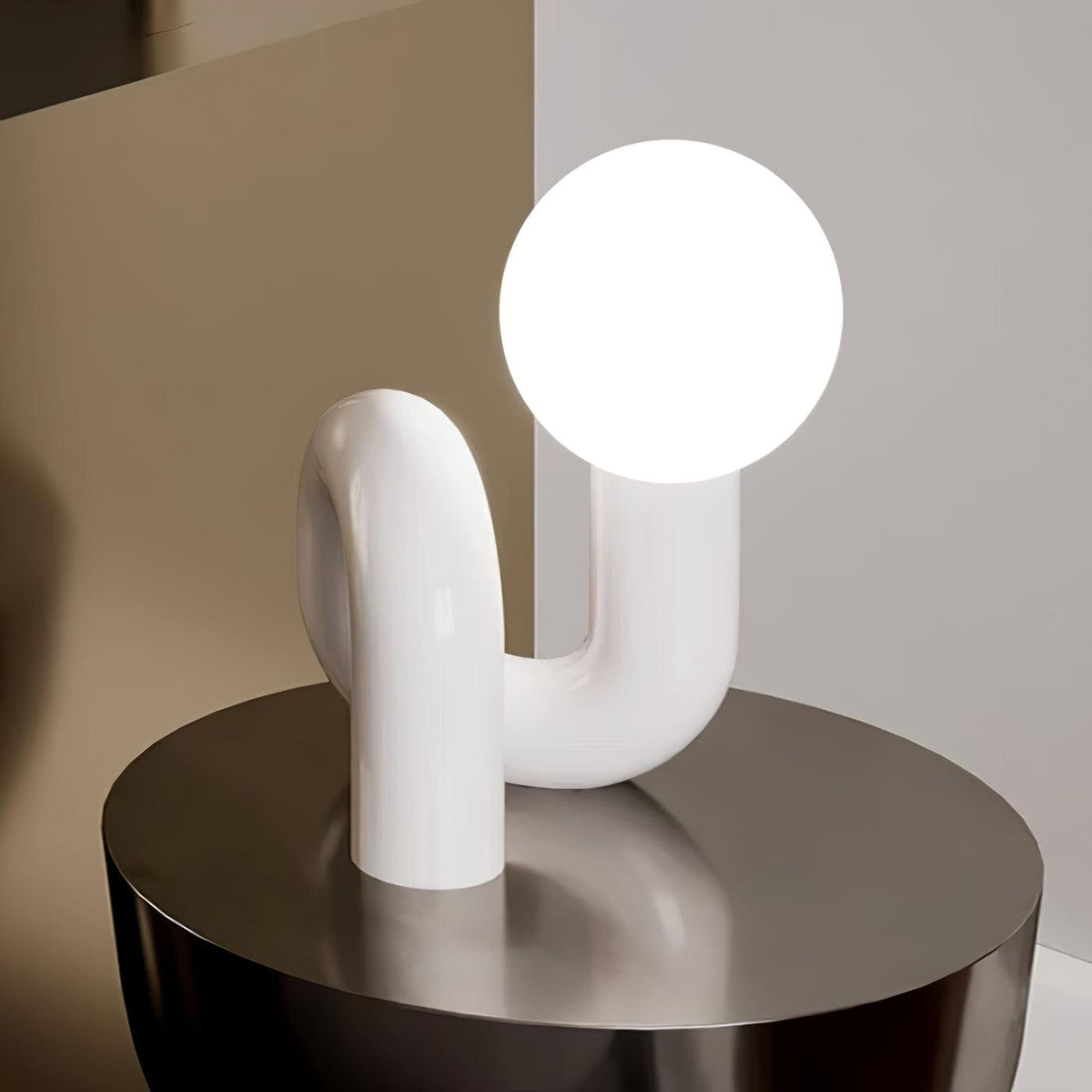 Lampada da Tavolo Giocosa a Forma di N