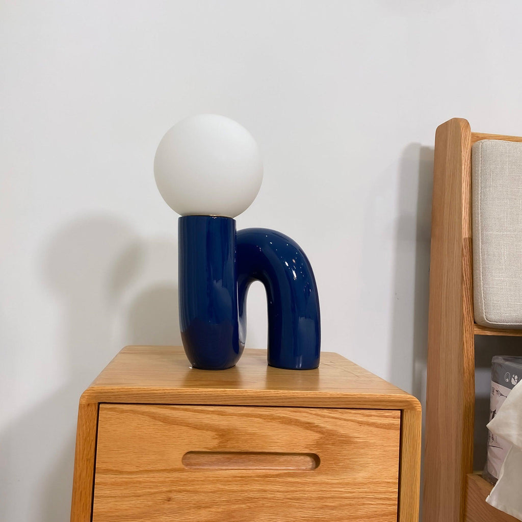 Lampada da Tavolo Giocosa a Forma di N