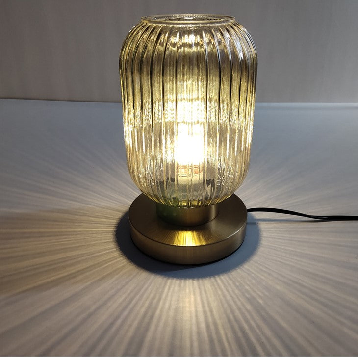 Lampada da tavolo Nisson – Ferro e vetro colorato – Bianco/Grigio/Ambra/Verde – Ø13/Ø20 cm – Design elegante per ambienti raffinati