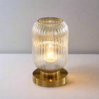Lampada da tavolo Nisson – Ferro e vetro colorato – Bianco/Grigio/Ambra/Verde – Ø13/Ø20 cm – Design elegante per ambienti raffinati