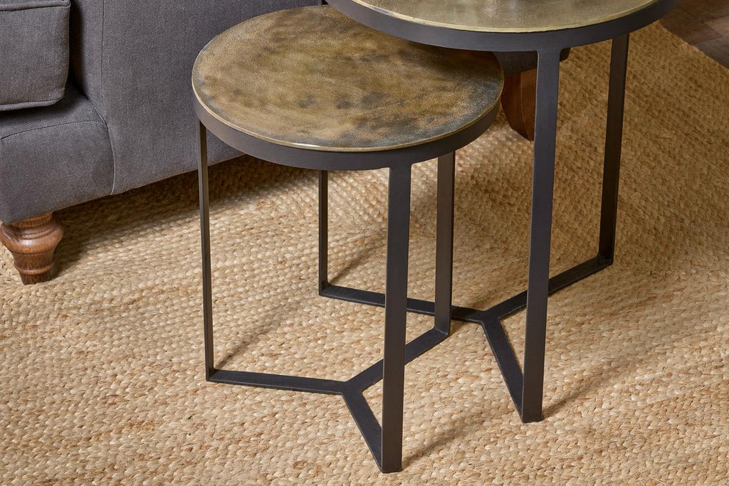 Nkuku Maba Set di Tavolini in Ottone Antico