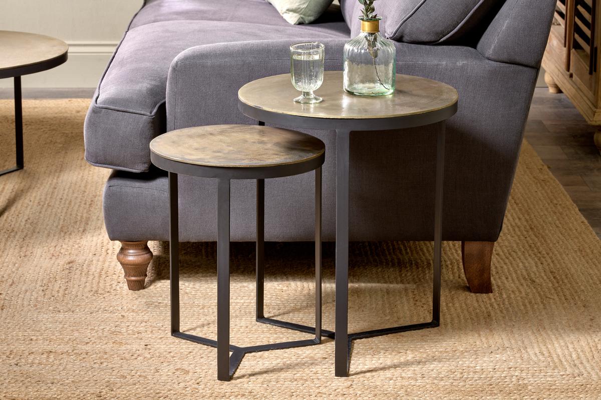 Nkuku Maba Set di Tavolini in Ottone Antico