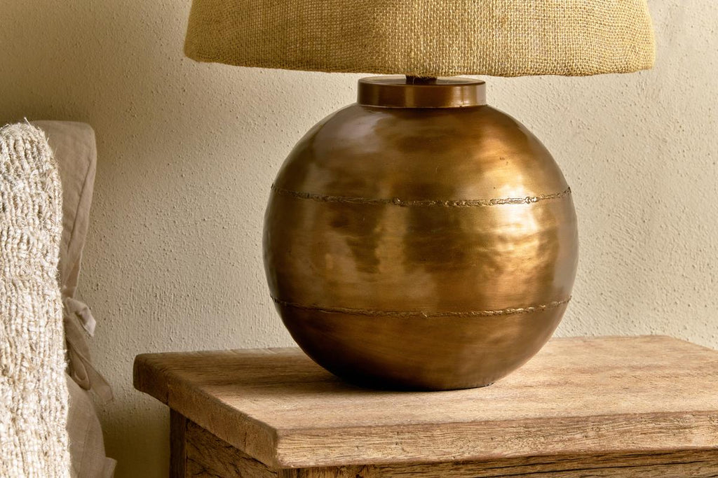 Lampada da tavolo in ottone antico Nkuku Rasan