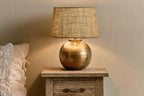 Lampada da tavolo in ottone antico Nkuku Rasan