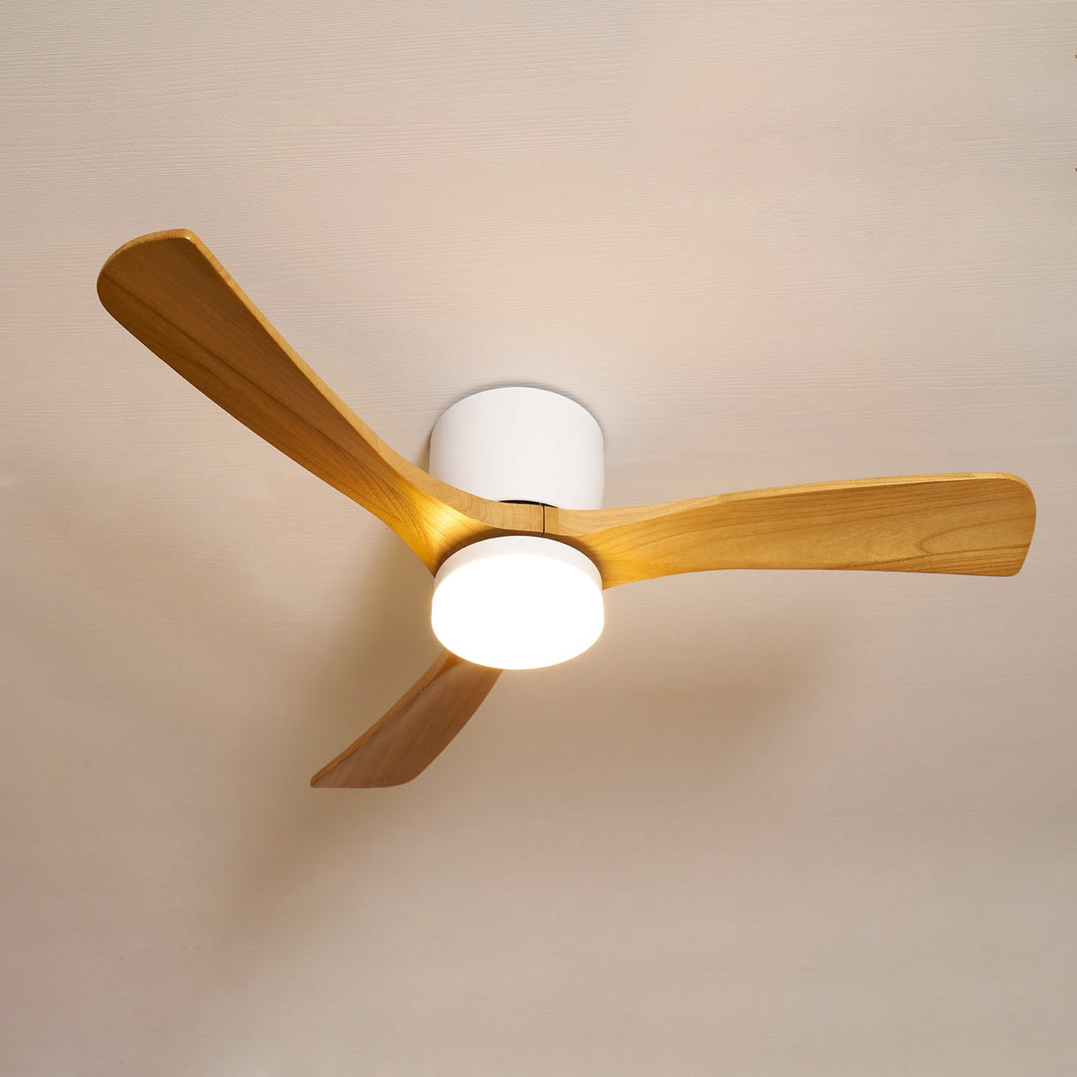 Ventilatore da soffitto in legno nordico