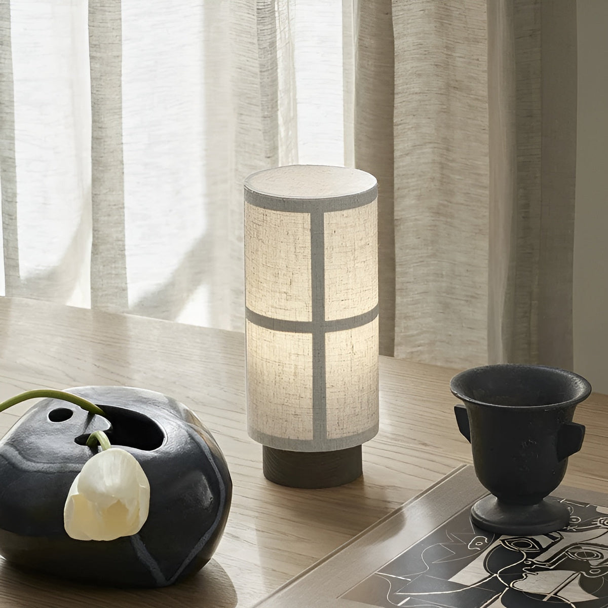 Lampada da tavolo in seta – Design giapponese per un'illuminazione elegante e decorativa