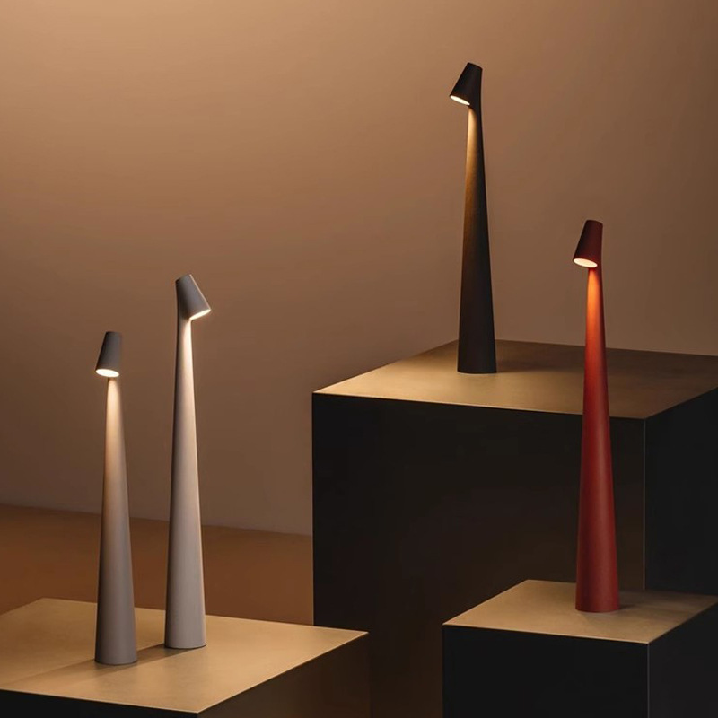 Lampada da Tavolo LED Scultorea Minimalista