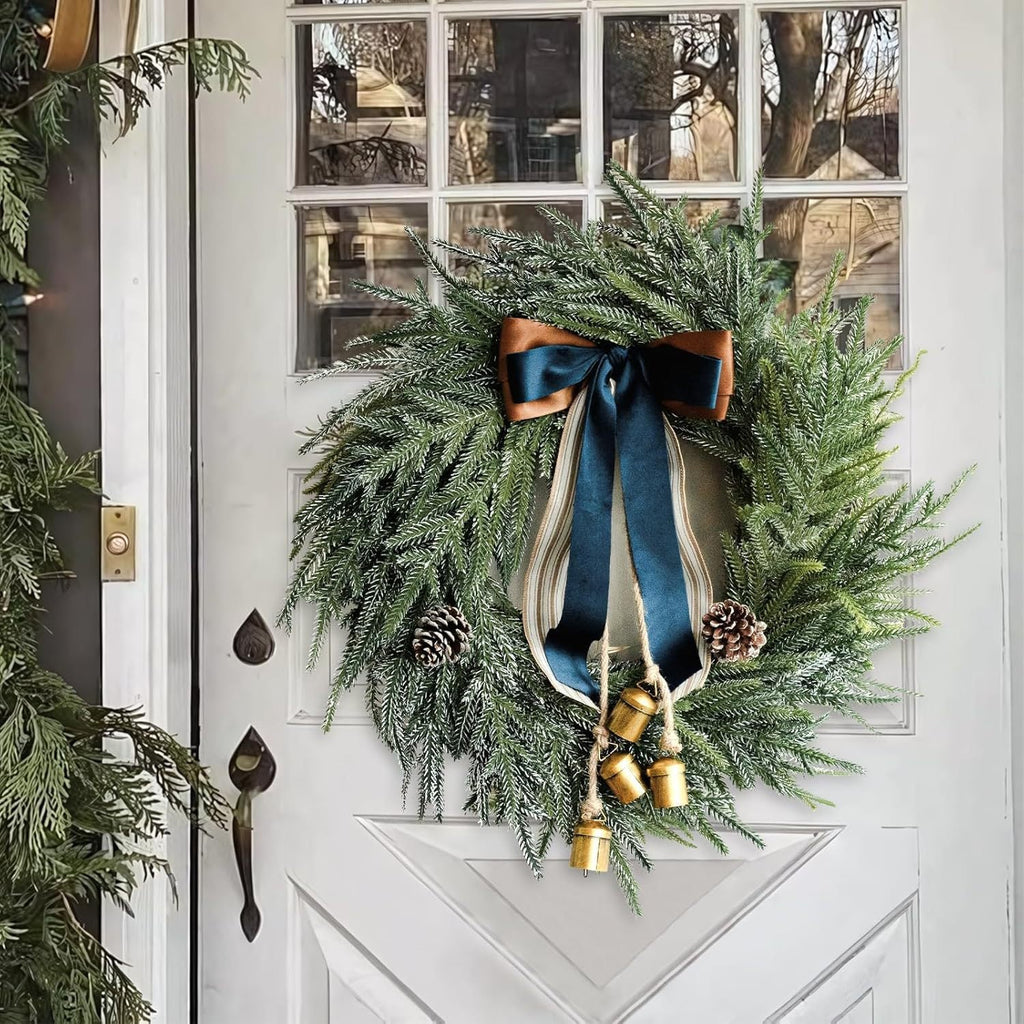 Ghirlanda di Natale con Fiocco Decorativo e Campanelli – Decorazione Festiva per la Porta