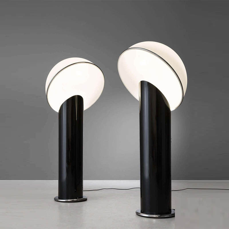 Lampada da Terra Moderna a Mezza Luna