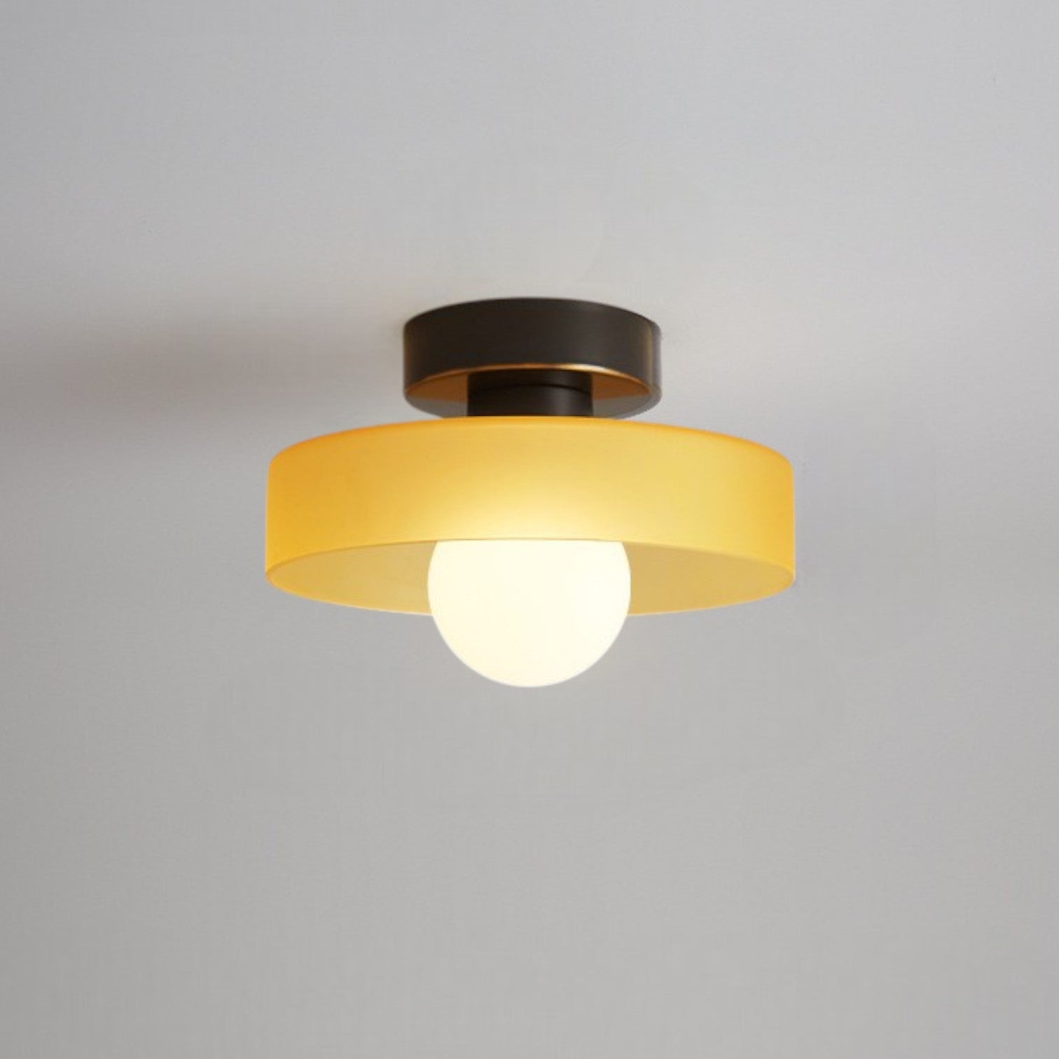 Lampada da soffitto in vetro Bauhaus con paralume rotondo