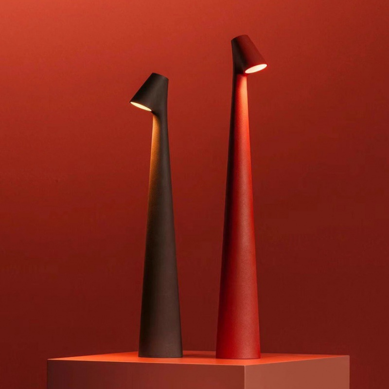 Lampada da Tavolo LED Scultorea Minimalista