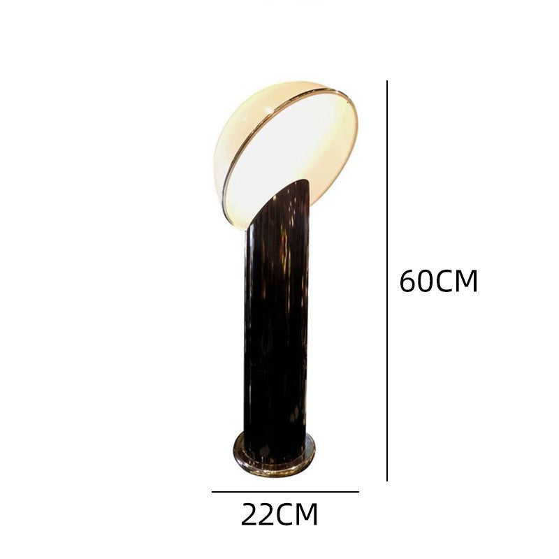 Lampada da Terra Moderna a Mezza Luna