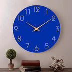 TimeAura – Orologio da parete moderno con numeri audaci e design elegante