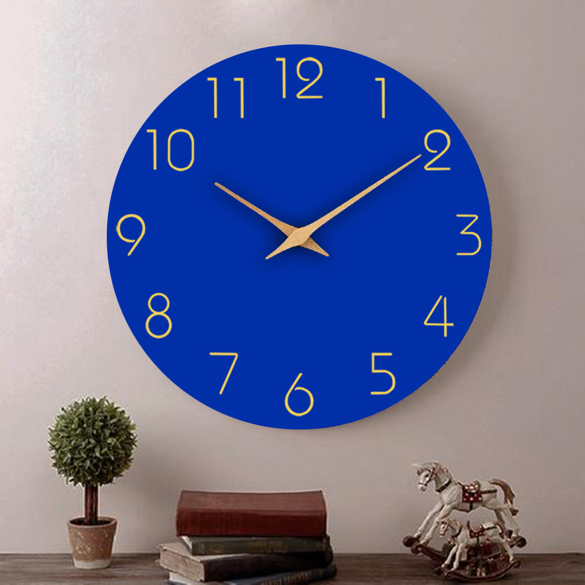 TimeAura – Orologio da parete moderno con numeri audaci e design elegante