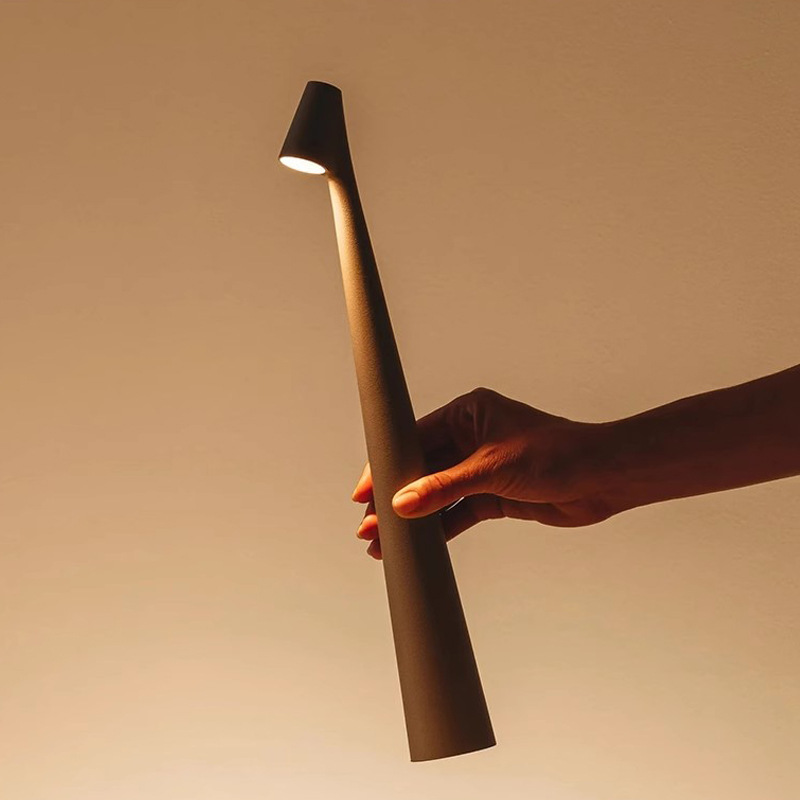 Lampada da Tavolo LED Scultorea Minimalista
