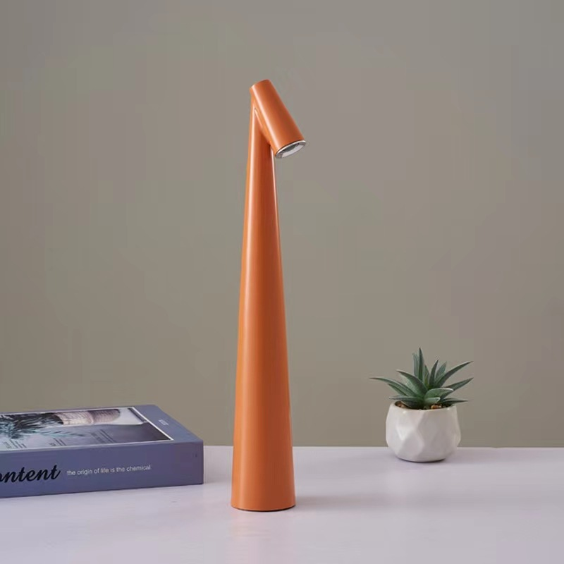 Lampada da Tavolo LED Scultorea Minimalista