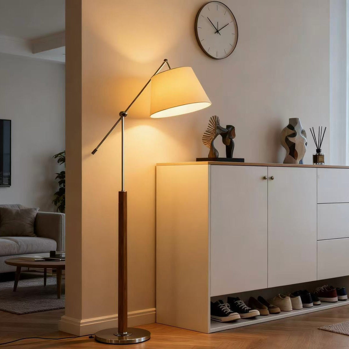 Lampada da Terra Regolabile con Braccio Girevole – Lampada di Design Funzionale