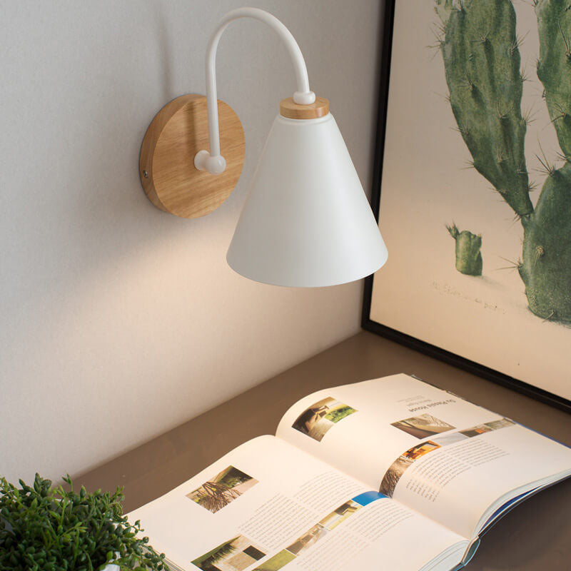 Applique a Muro con Base in Legno e Paralume a Cono Moderno Minimalista 1 Luce