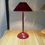 Lampada da Tavolo Conica Plissettata Ricaricabile in Ferro Scandinava Contemporanea da 1 Luce per Comodino