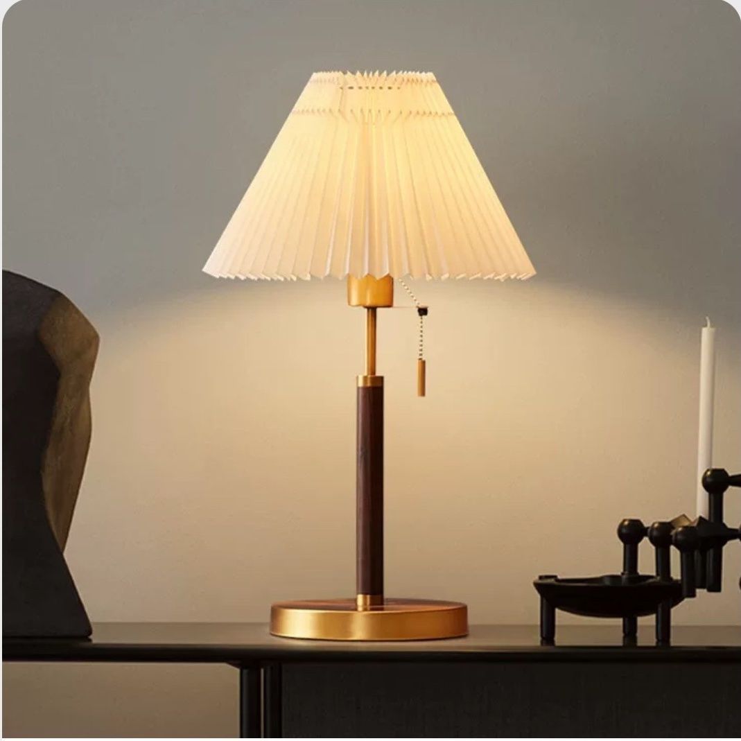 Lampada da Terra Plissé – Lampada di Design Elegante con Paralume Plissè