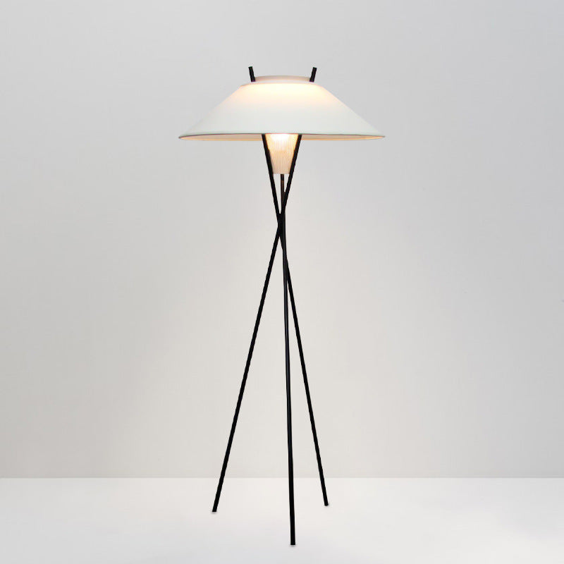 Lampada da Terra Minimalista a Treppiedi – Lampada di Design Moderna per Soggiorno