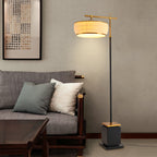 Elegante Lampada da Terra con Base Geometrica – Lampada di Design Regolabile