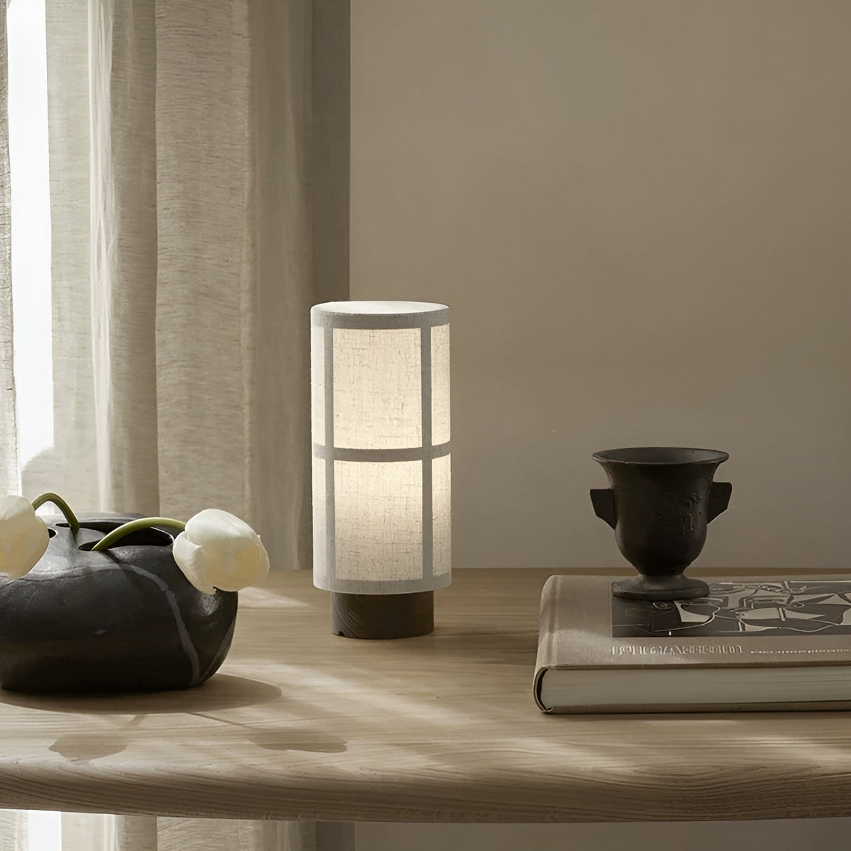 Lampada da tavolo in seta – Design giapponese per un'illuminazione elegante e decorativa