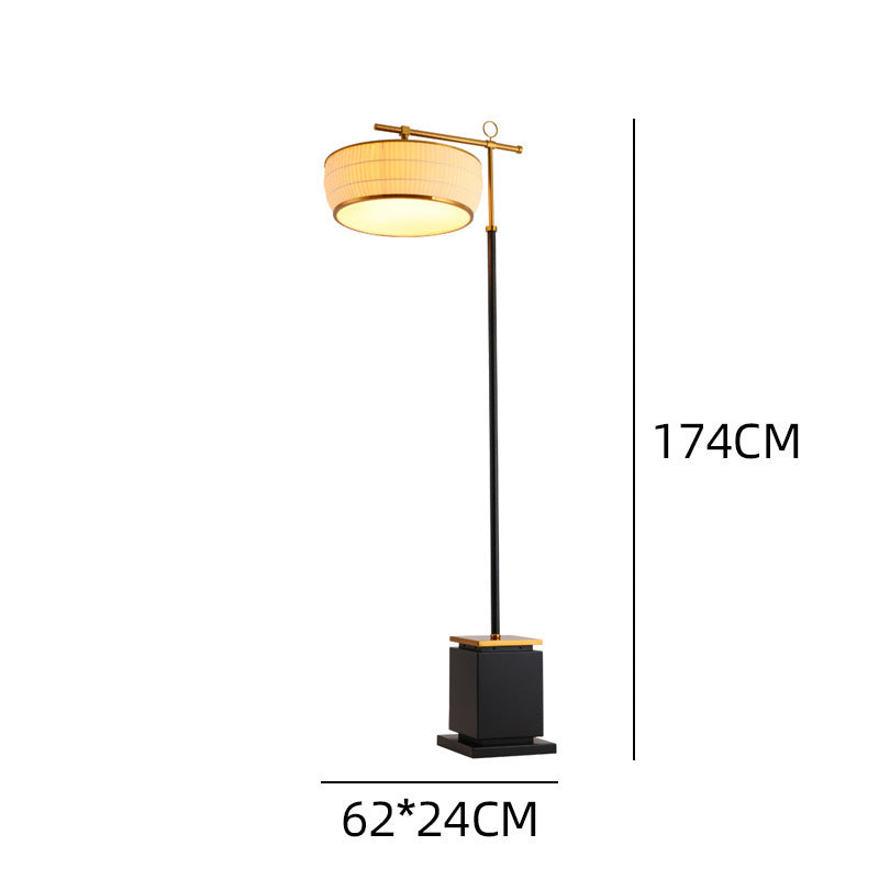 Elegante Lampada da Terra con Base Geometrica – Lampada di Design Regolabile