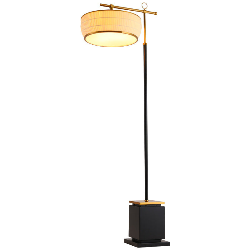 Elegante Lampada da Terra con Base Geometrica – Lampada di Design Regolabile