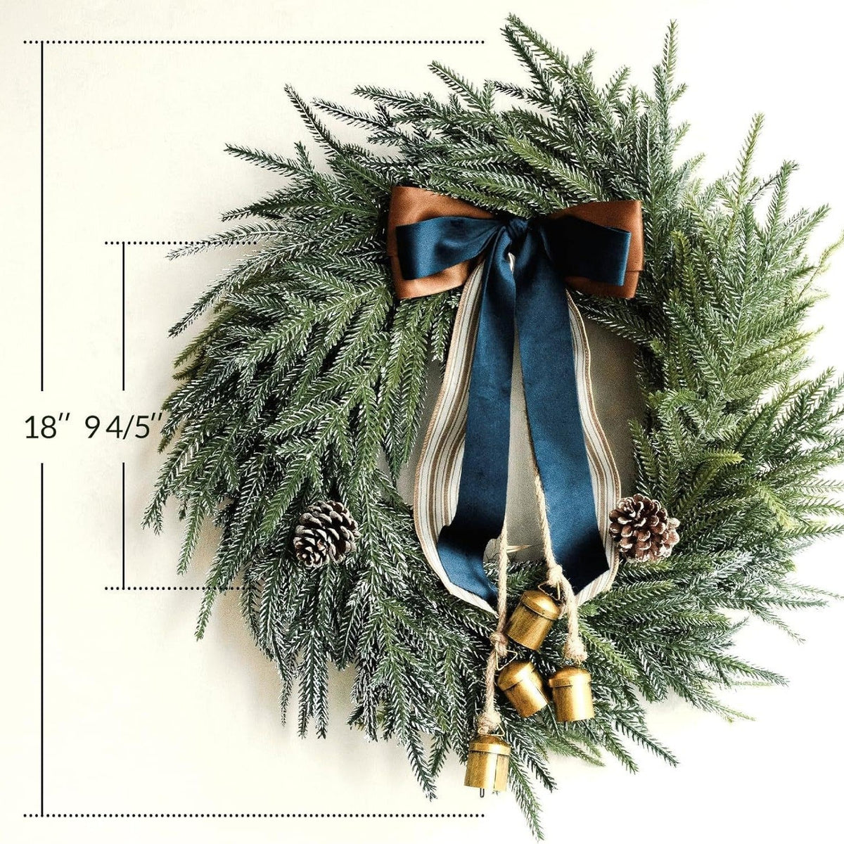 Ghirlanda di Natale con Fiocco Decorativo e Campanelli – Decorazione Festiva per la Porta