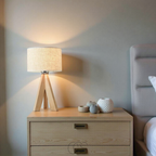 OCS - Lampada da Tavolo - Legno Naturale e Paralume in Tessuto