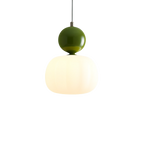 Lampada a sospensione in vetro opale con cappuccio sferico colorato
