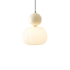 Lampada a sospensione in vetro opale con cappuccio sferico colorato