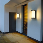 Lampada da Parete Esterna con Sensore di Movimento – Luce LED Esterna Energeticamente Efficiente per Giardini e Ingressi