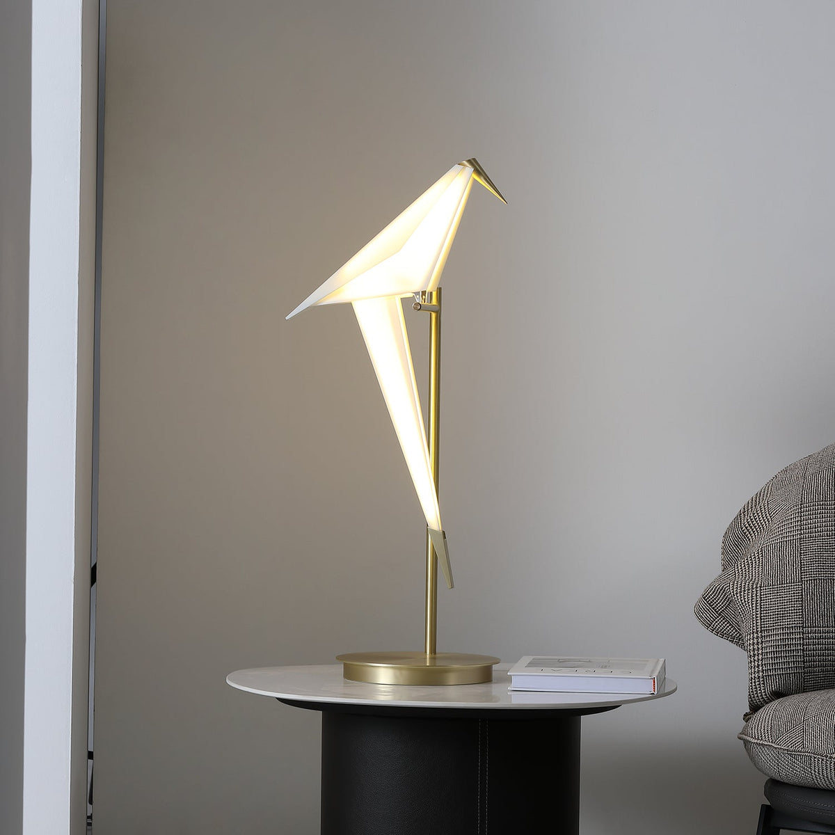 Lampada da Tavolo a Forma di Gru di Carta