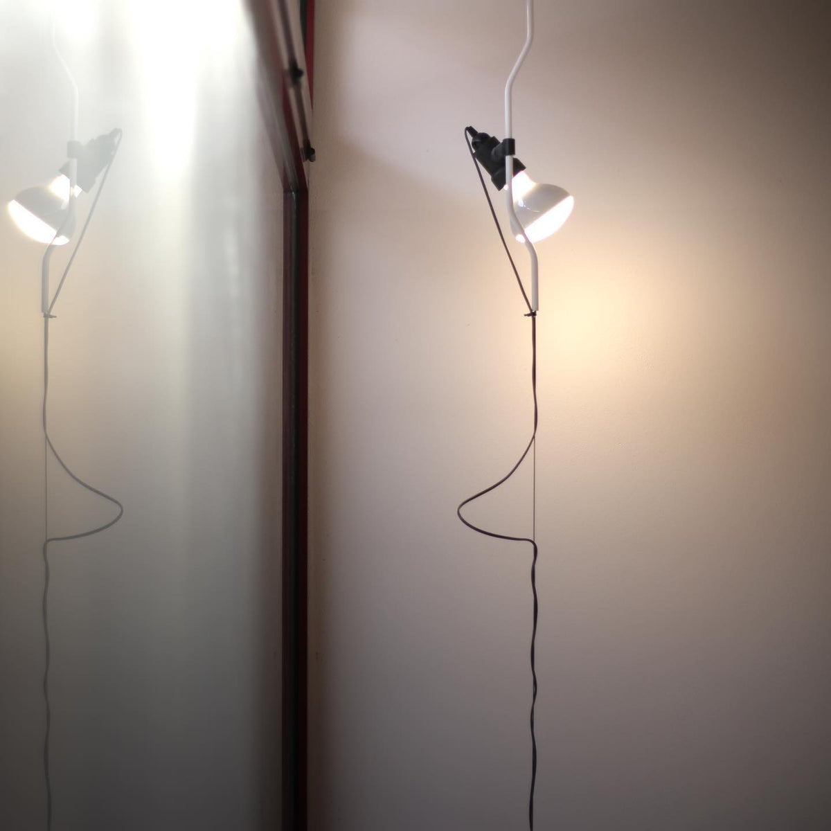 Lampada a Cavo Tensionato da Pavimento a Soffitto – Faro Regolabile