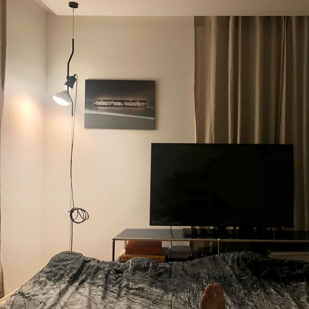 Lampada a Cavo Tensionato da Pavimento a Soffitto – Faro Regolabile
