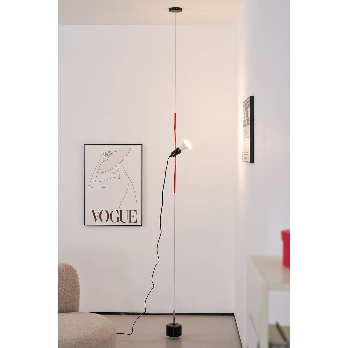 Lampada a Cavo Tensionato da Pavimento a Soffitto – Faro Regolabile
