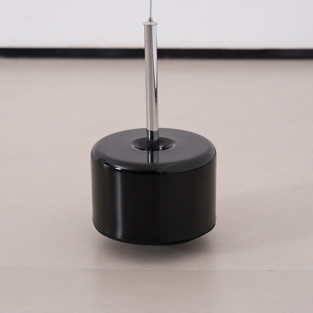 Lampada a Cavo Tensionato da Pavimento a Soffitto – Faro Regolabile