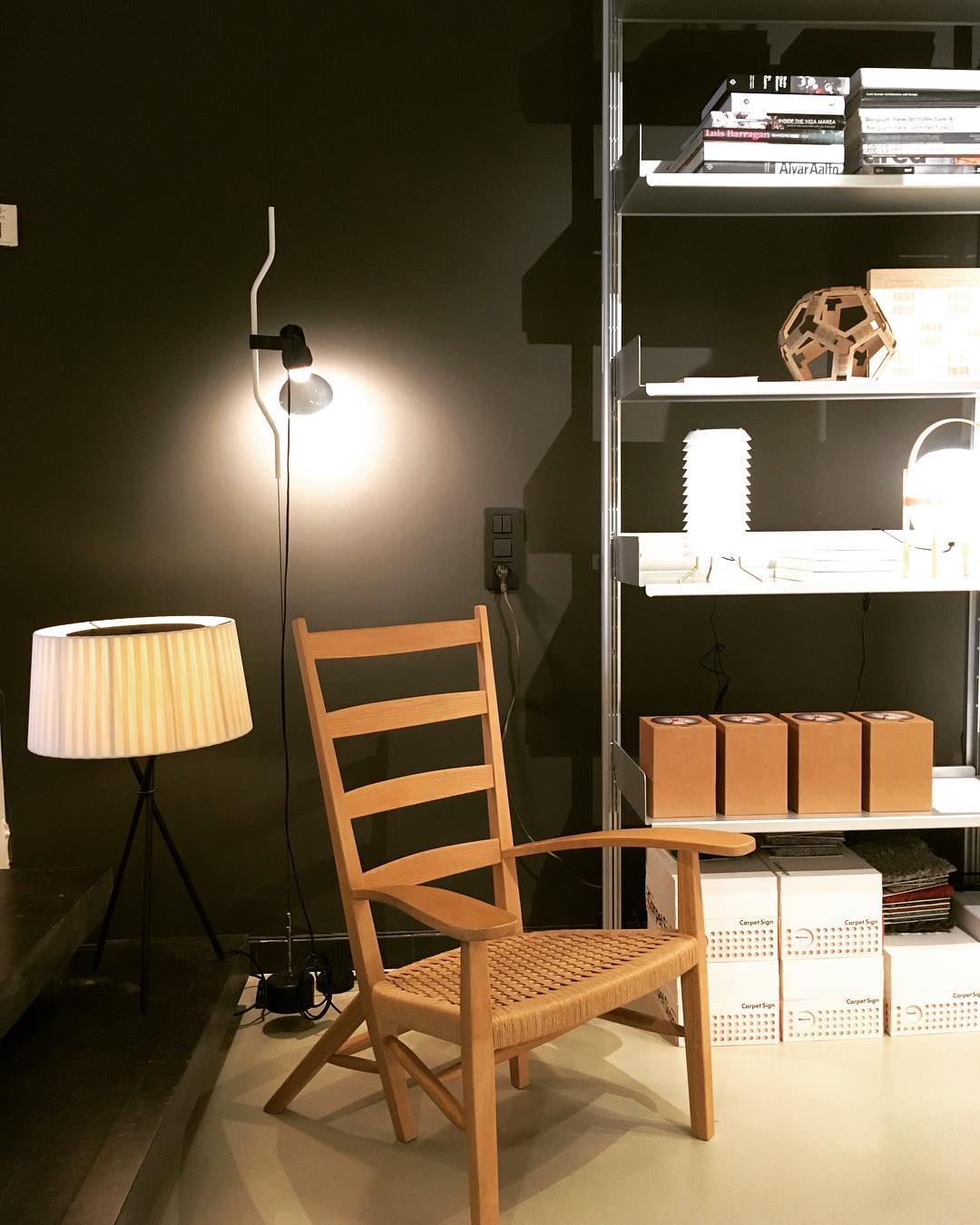 Lampada a Cavo Tensionato da Pavimento a Soffitto – Faro Regolabile